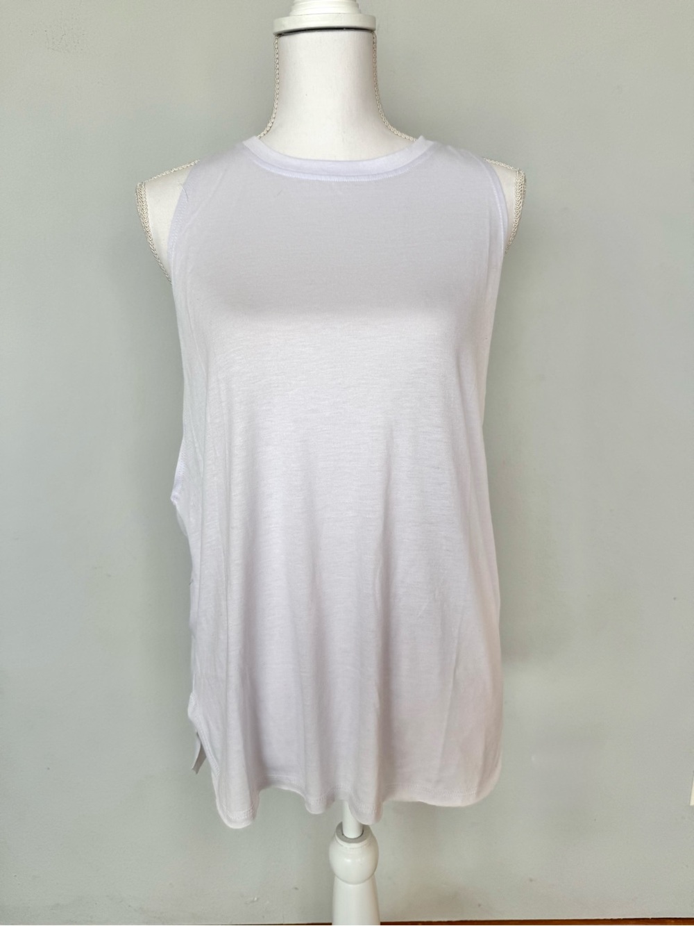 NWT White Muscle Tank | M | Relaxed Fit | Athletic Tank | Running | Curved Hem